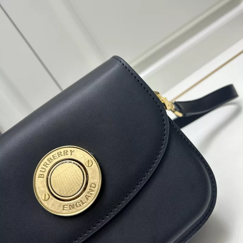 Classic 7605 Burberry AAA Quality Messenger Bags For Women