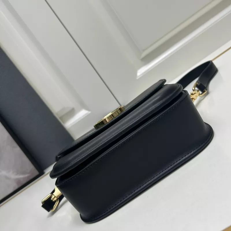Classic 7605 Burberry AAA Quality Messenger Bags For Women
