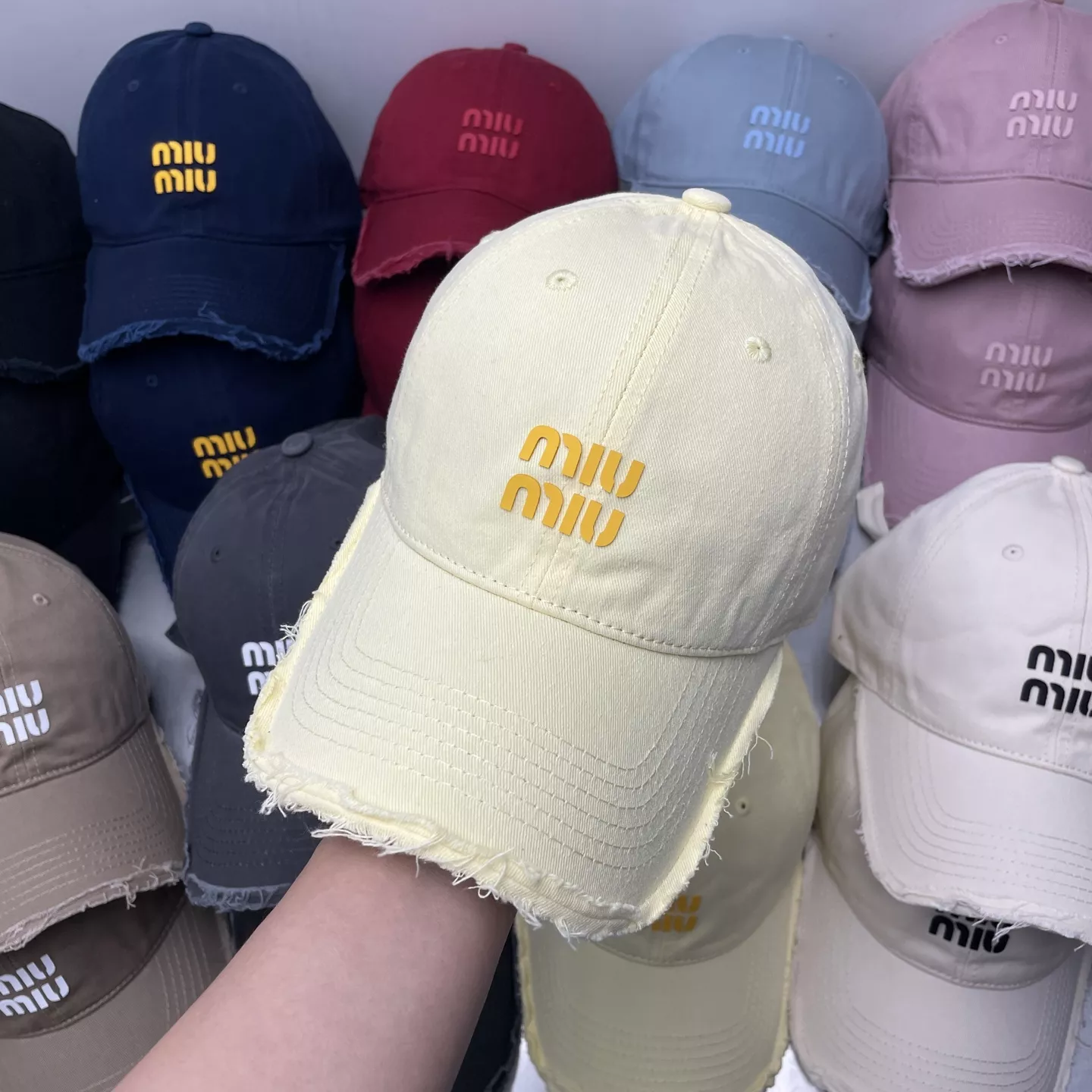 Classic 7709 MIU MIU Caps