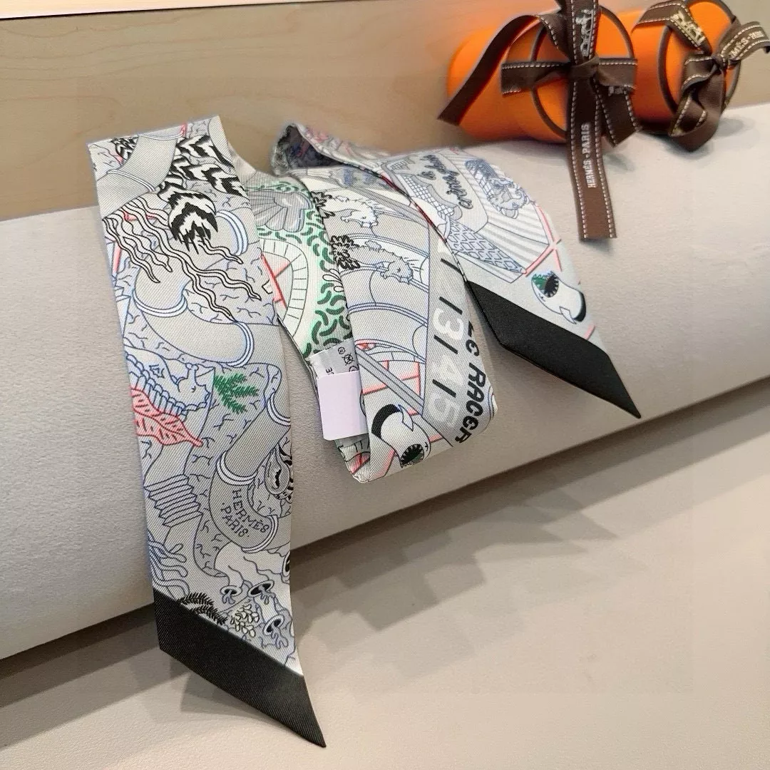 Classic 7824 Hermes Silk Scarf