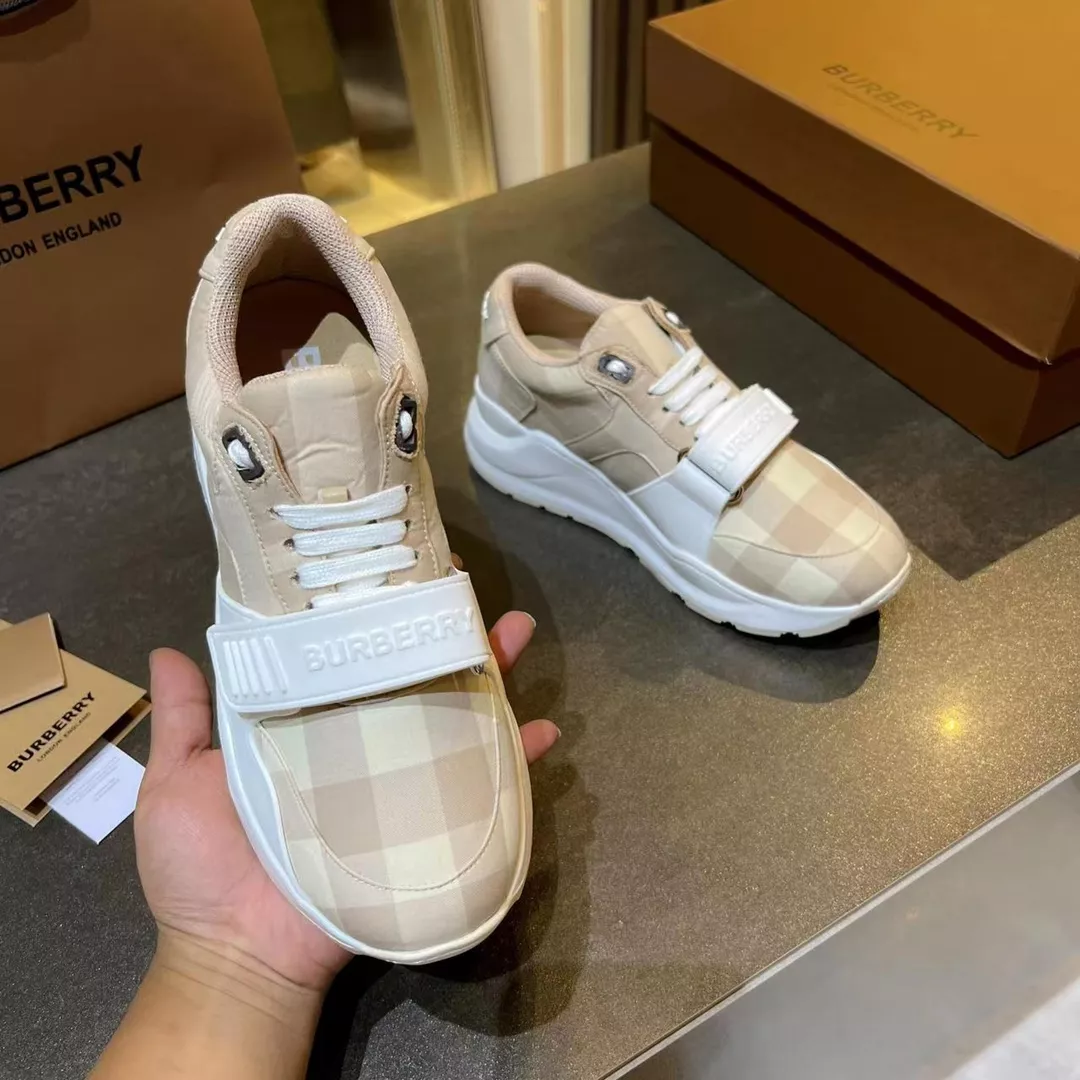Classic 8072 Burberry Casual Shoes For Men