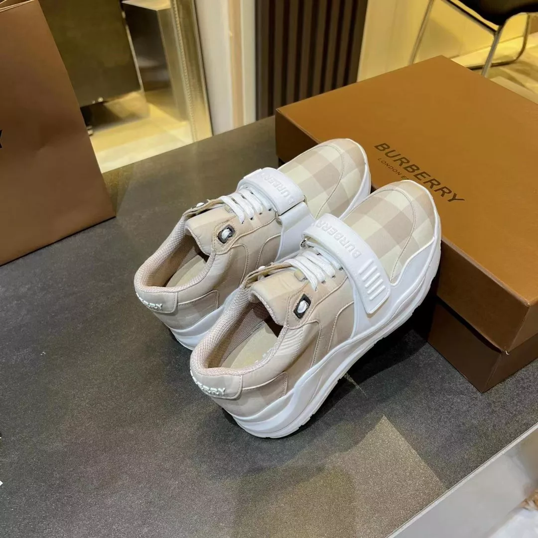 Classic 8072 Burberry Casual Shoes For Men