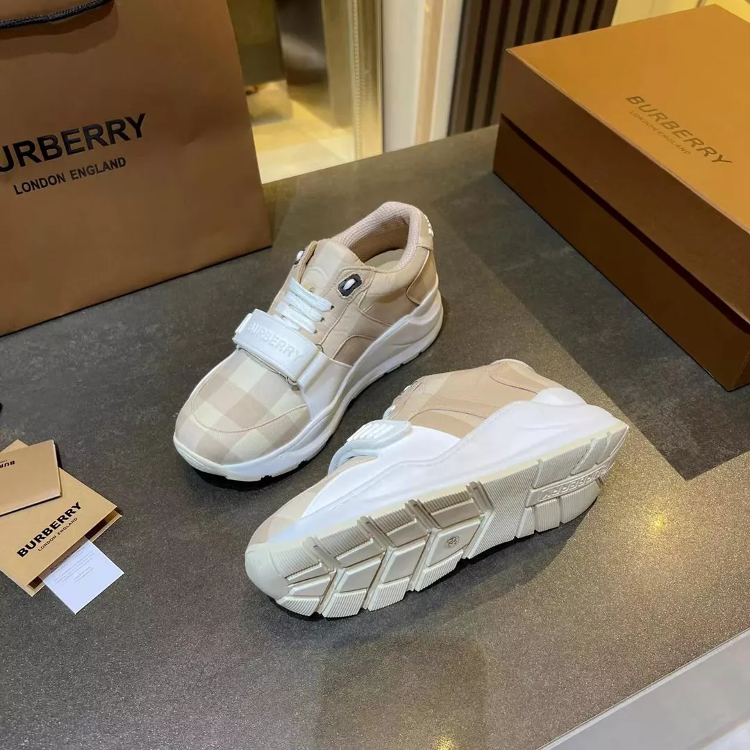 Classic 8072 Burberry Casual Shoes For Men