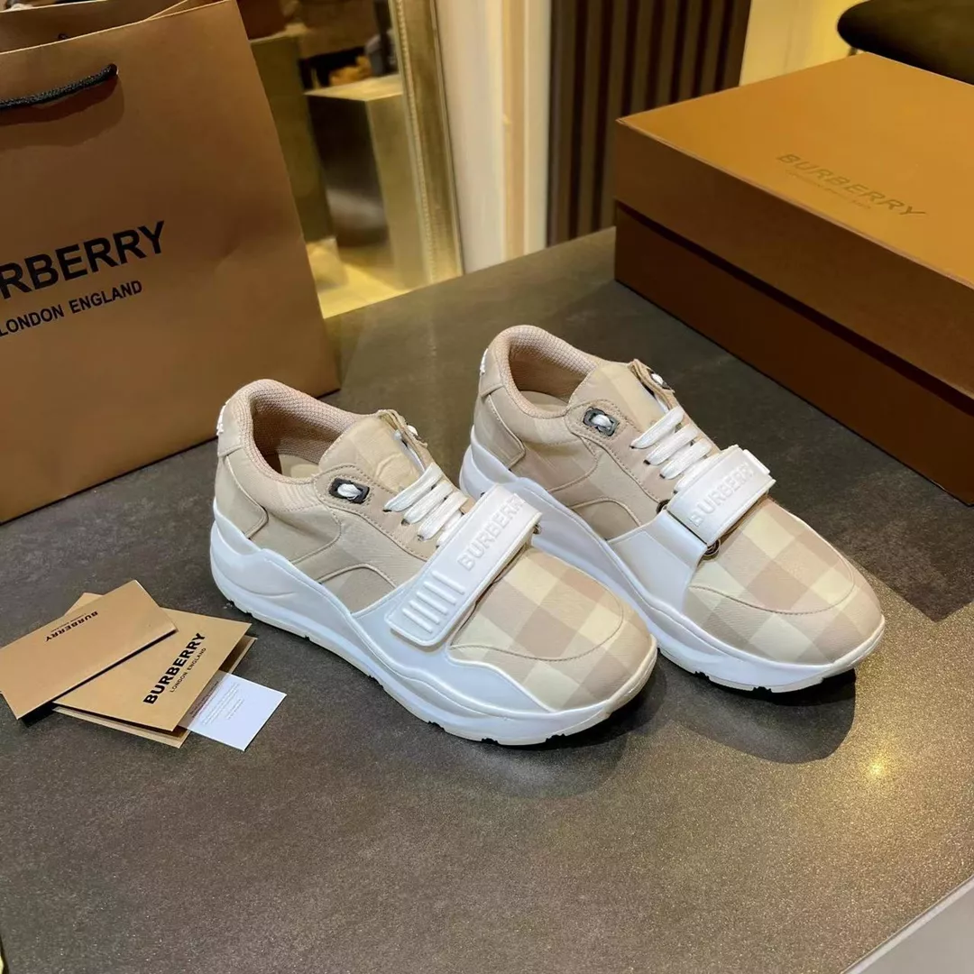 Classic 8072 Burberry Casual Shoes For Men