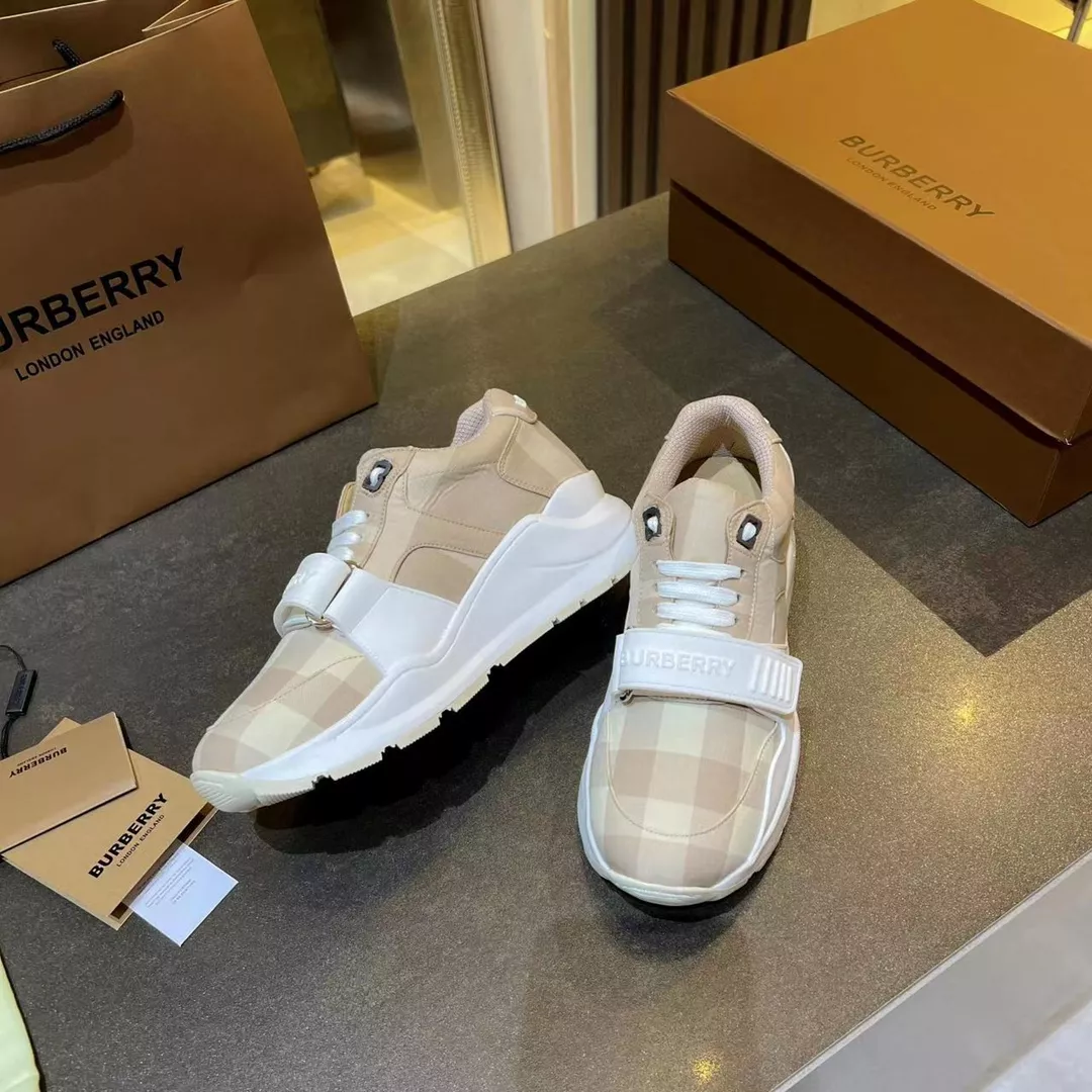 Classic 8072 Burberry Casual Shoes For Men