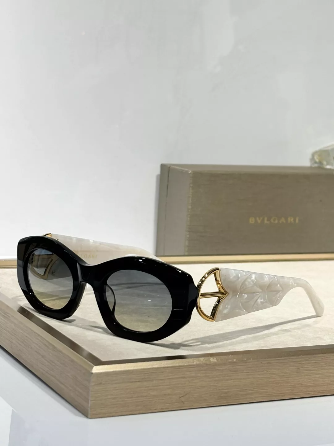 Classic 8093 Bvlgari AAA Quality Sunglasses