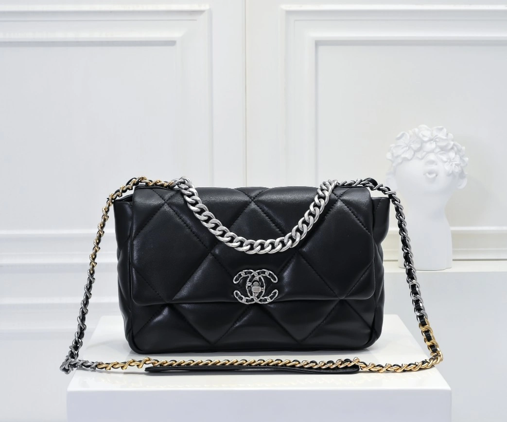 Classic 8211 Chanel AAA Quality Messenger Bags