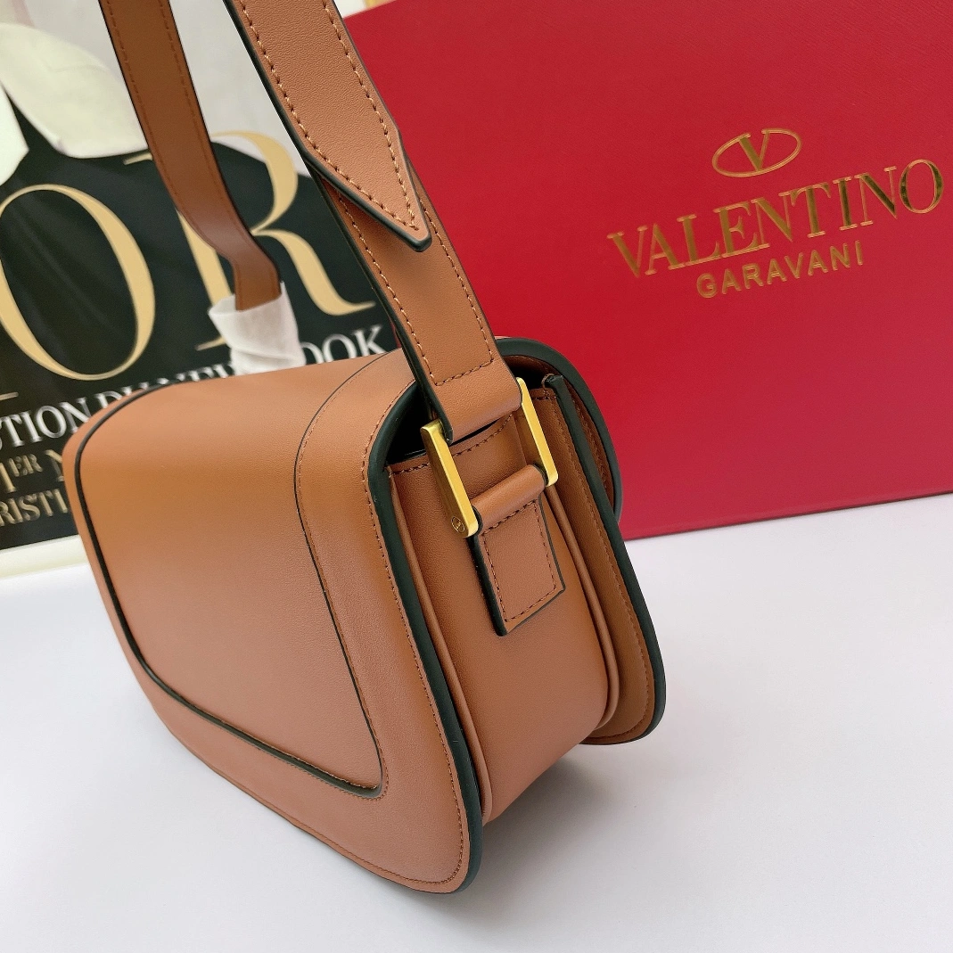 Classic 8330 Valentino AAA Quality Messenger Bags For Women