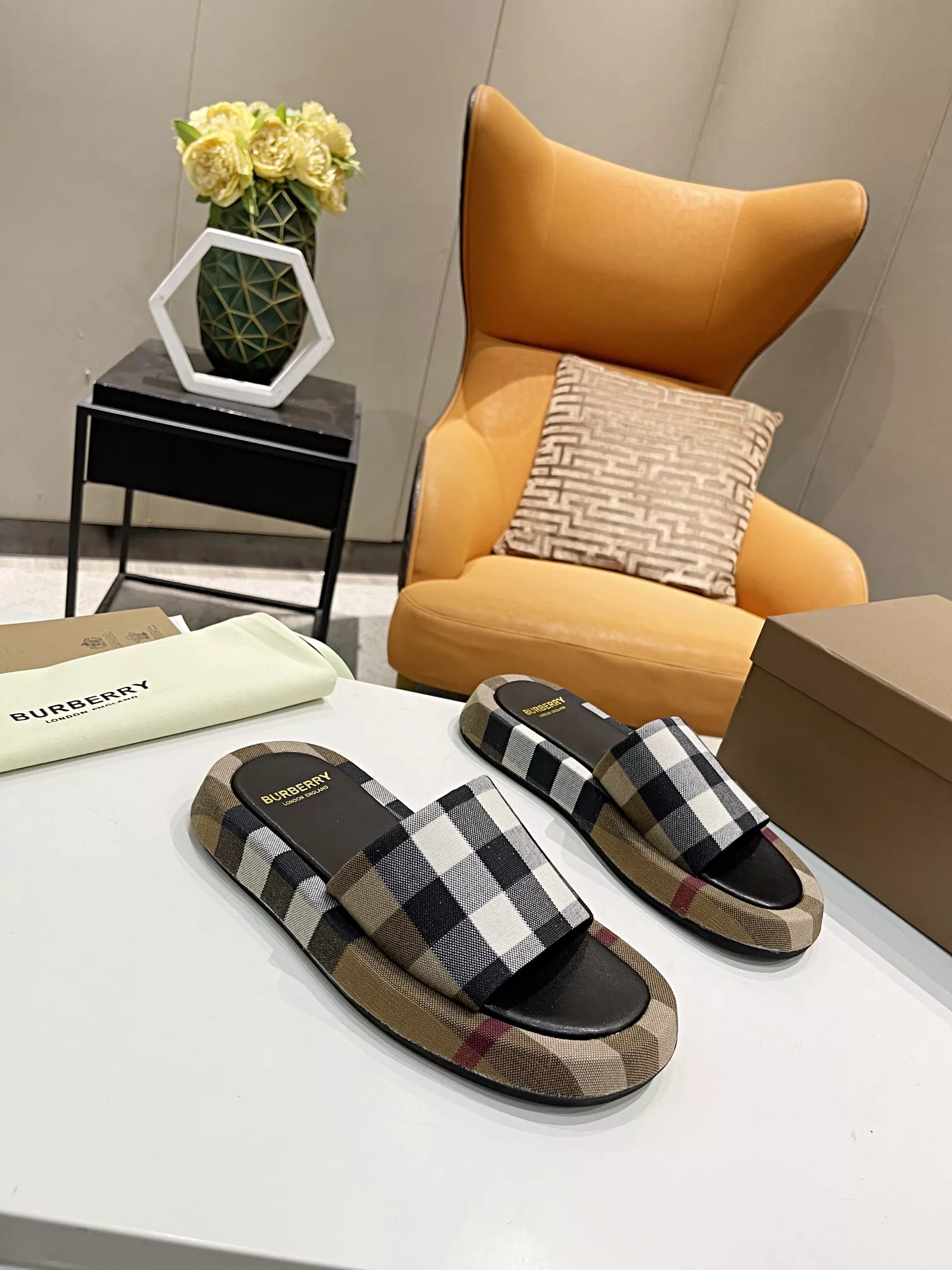 Classic 8398 Burberry Slippers For Men