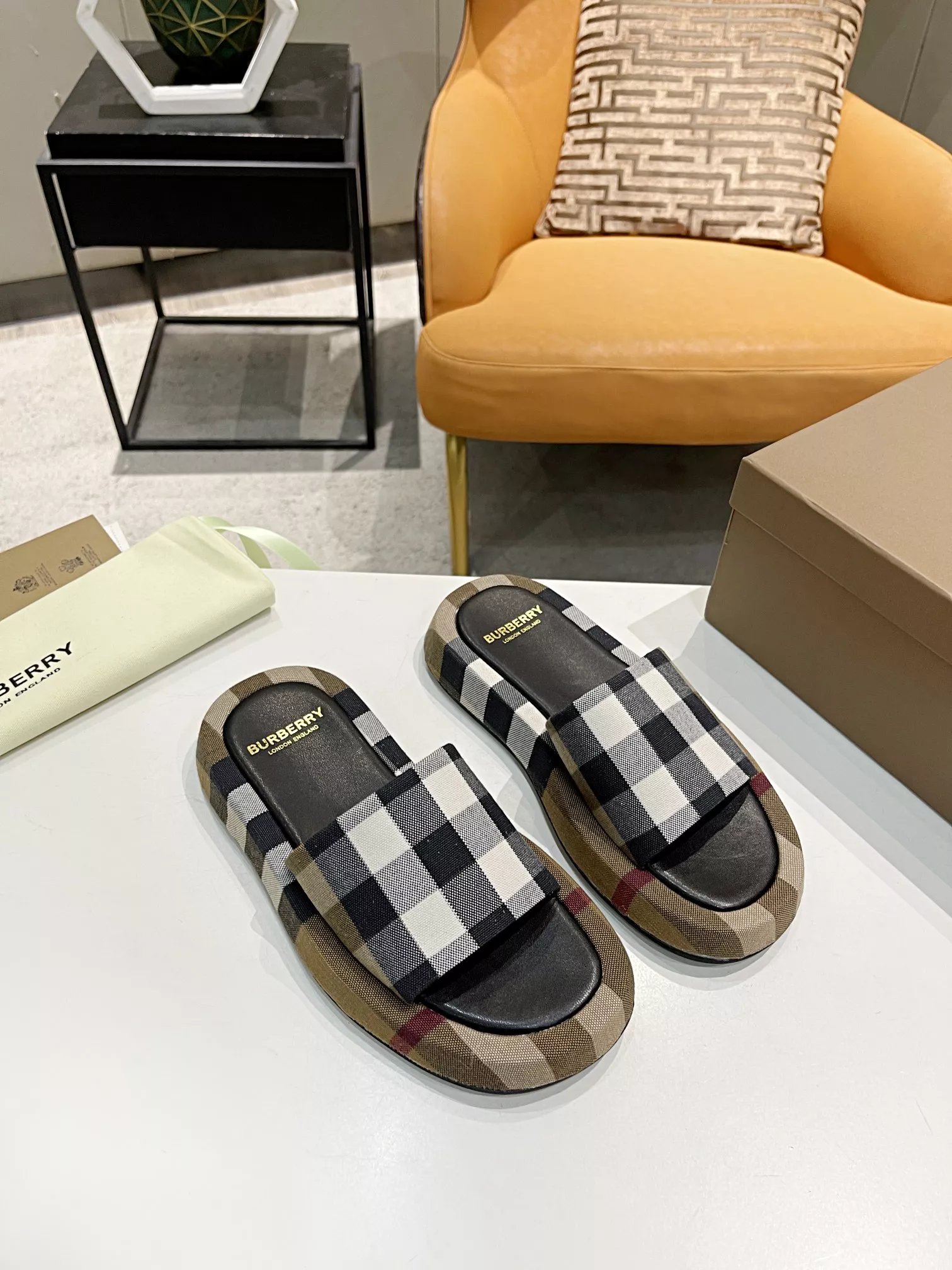 Classic 8398 Burberry Slippers For Men