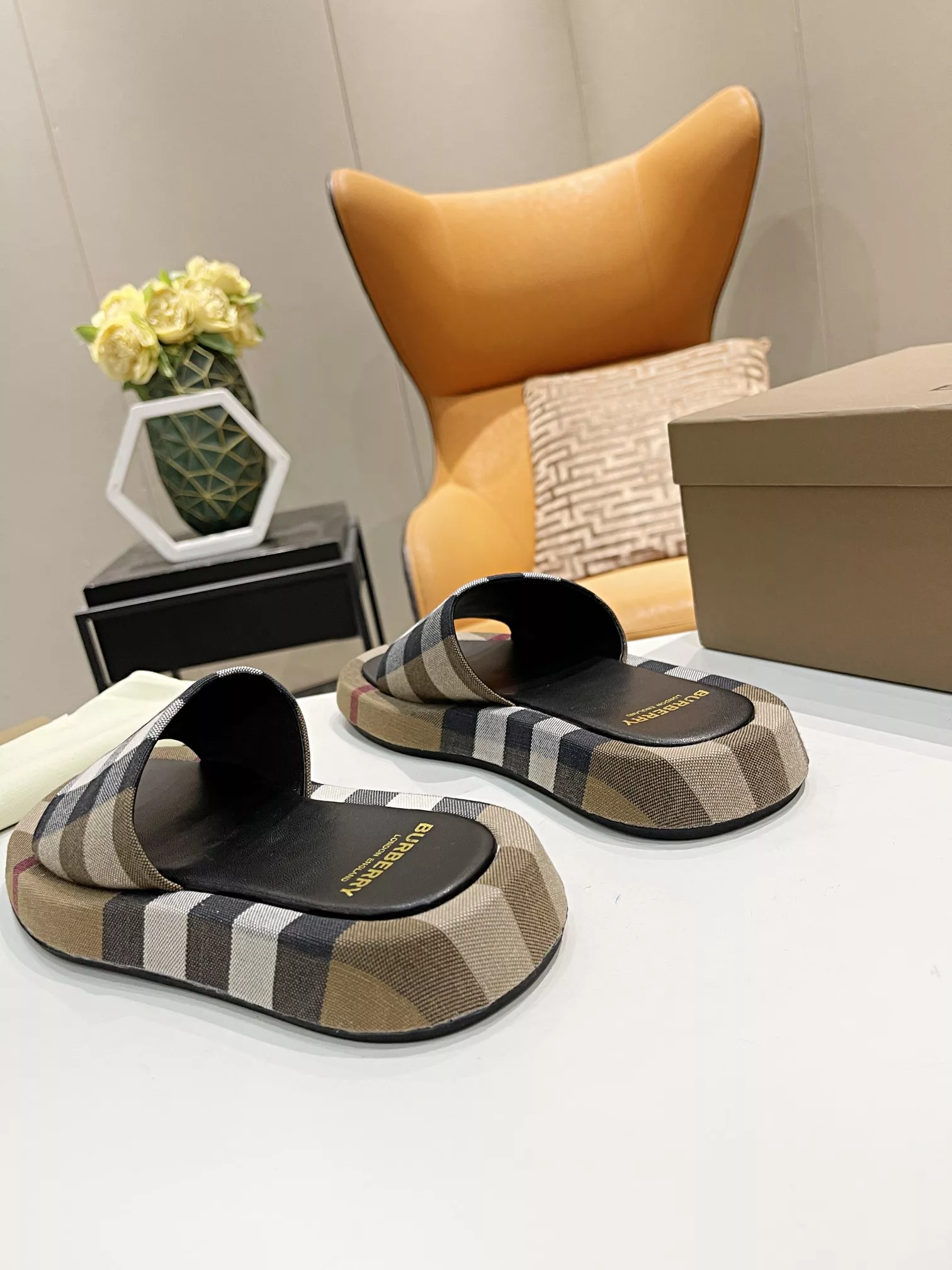 Classic 8398 Burberry Slippers For Men