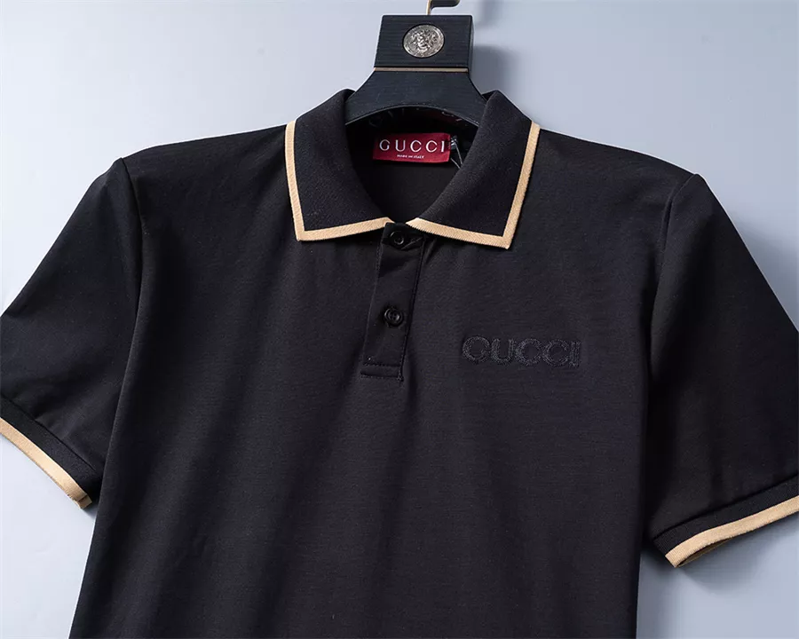 Classic 8934 Gucci Tracksuits Short Sleeved For Men