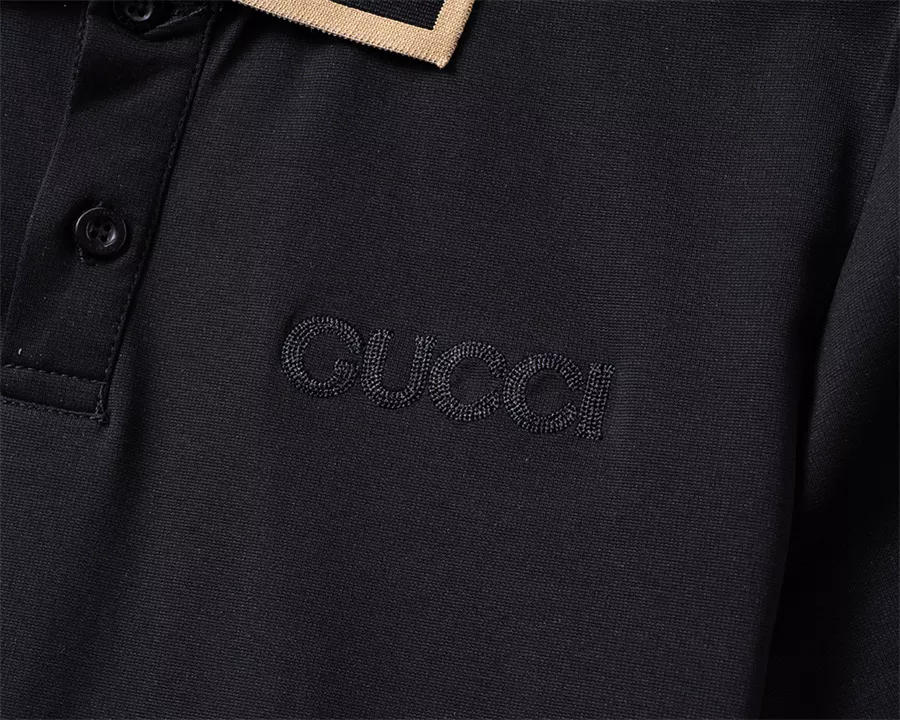 Classic 8934 Gucci Tracksuits Short Sleeved For Men