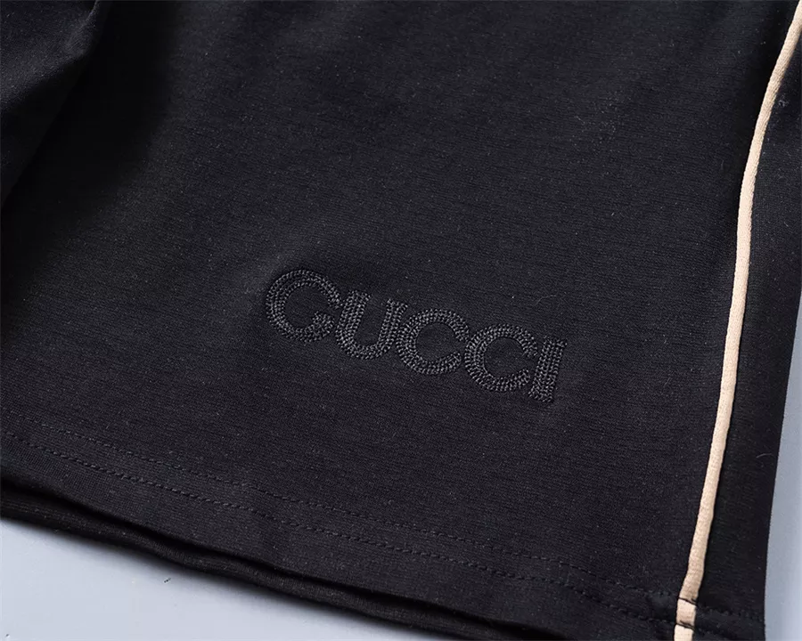 Classic 8934 Gucci Tracksuits Short Sleeved For Men