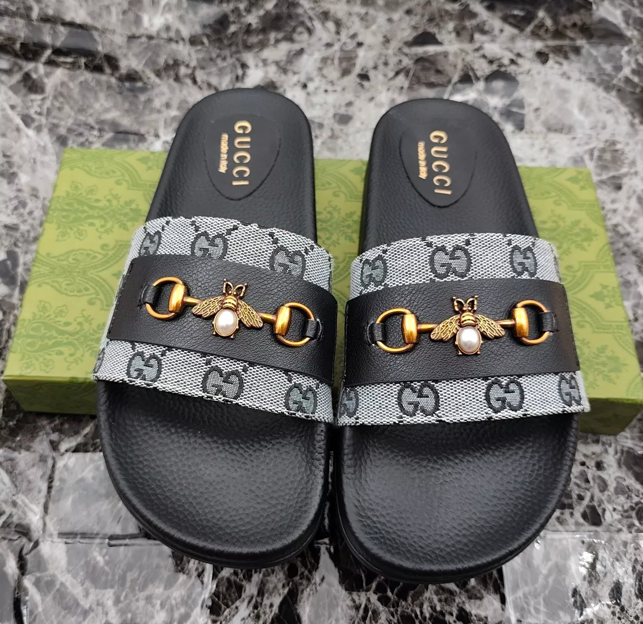 Classic 910 Gucci Slippers For Men