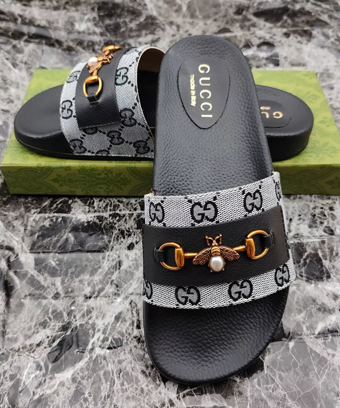 Classic 910 Gucci Slippers For Men