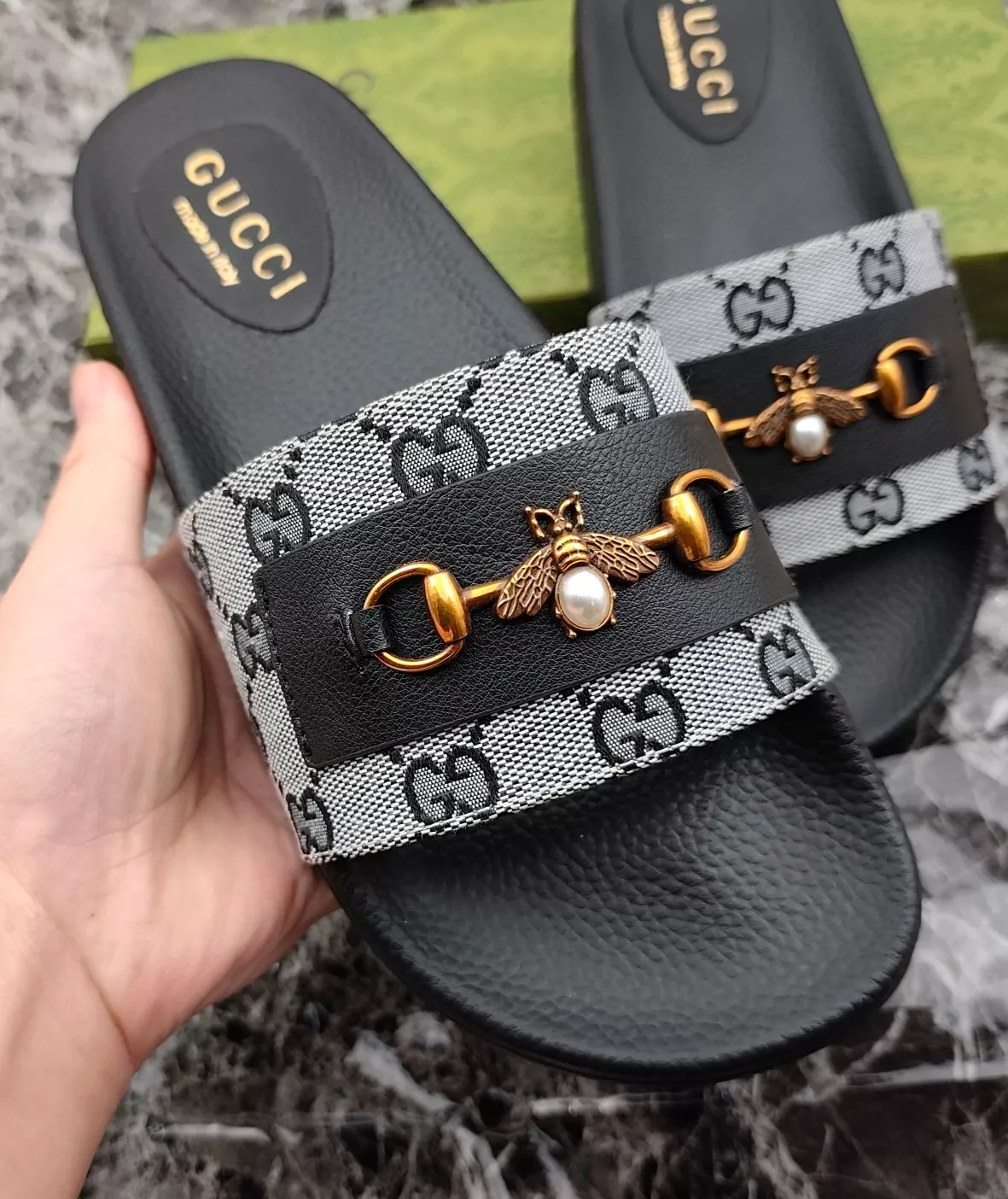Classic 910 Gucci Slippers For Men