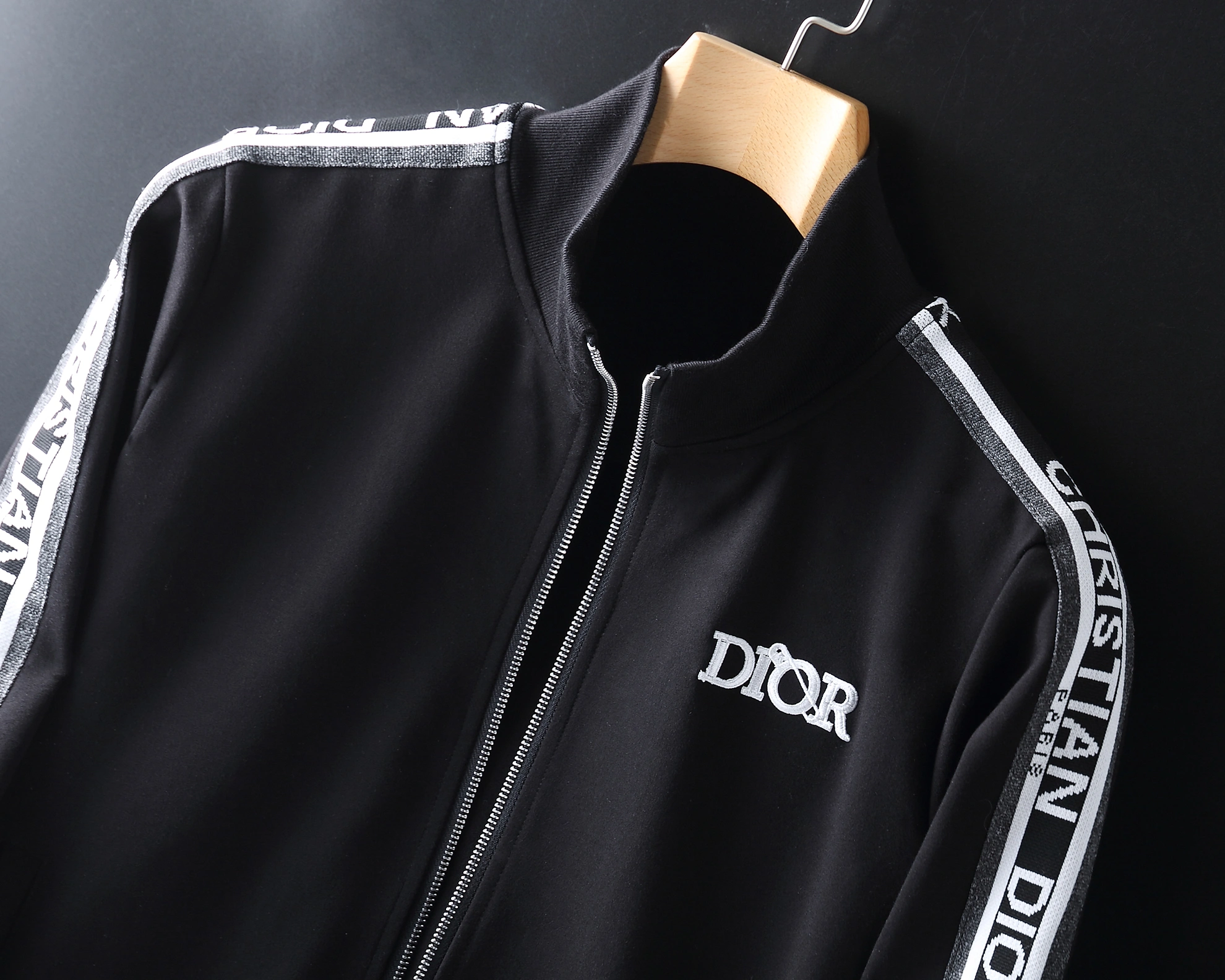 Classic 9135 Christian Dior Tracksuits Long Sleeved For Men