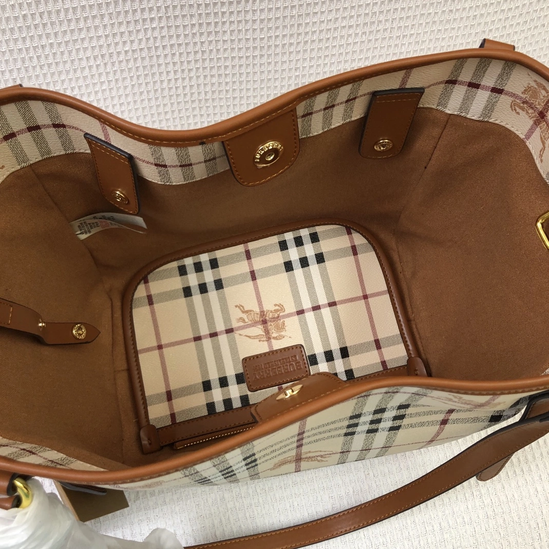 Classic 9204 Burberry AAA Quality Shoulder Bags For Women