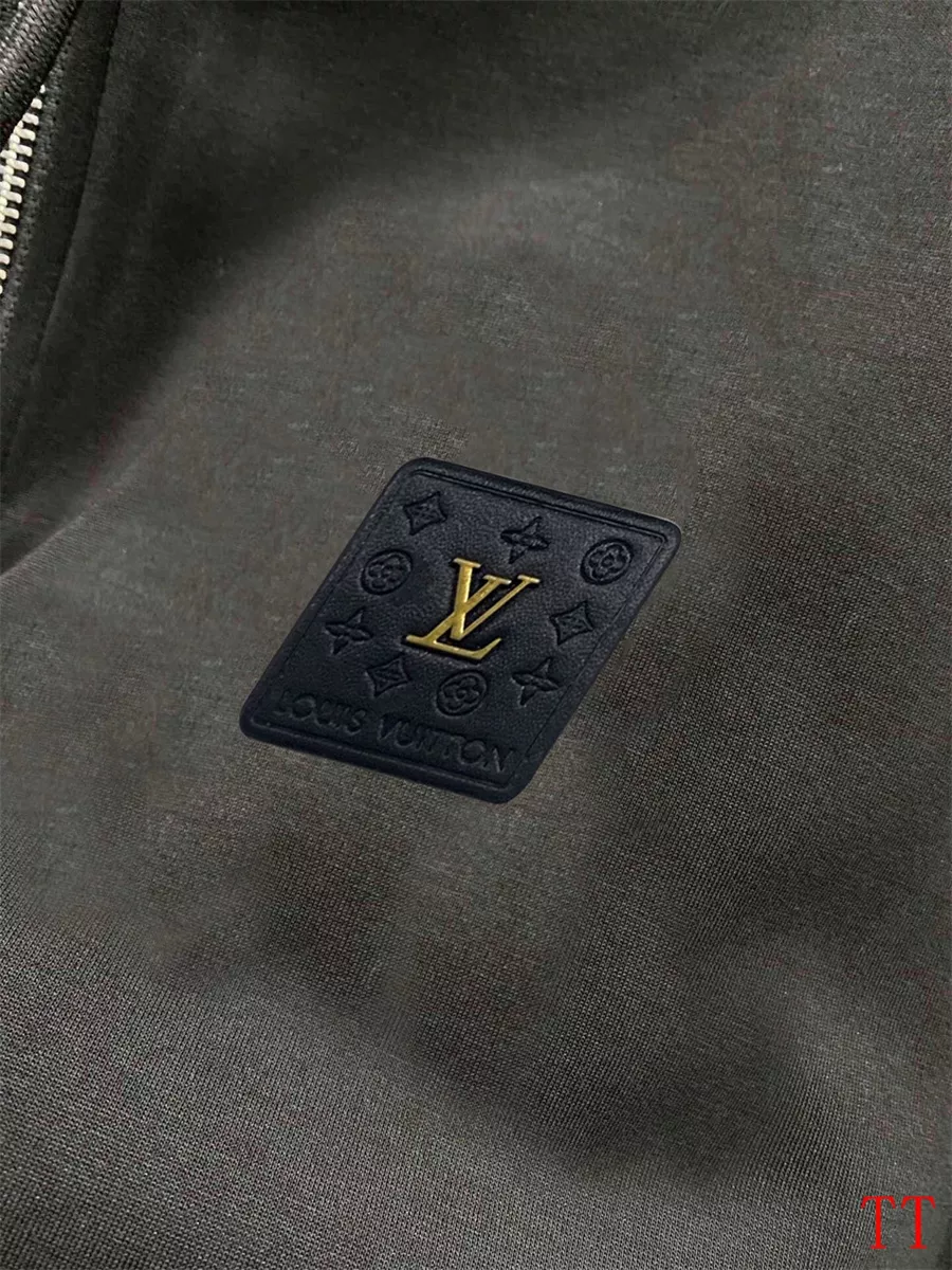 Classic 9244 Louis Vuitton LV Tracksuits Long Sleeved For Men