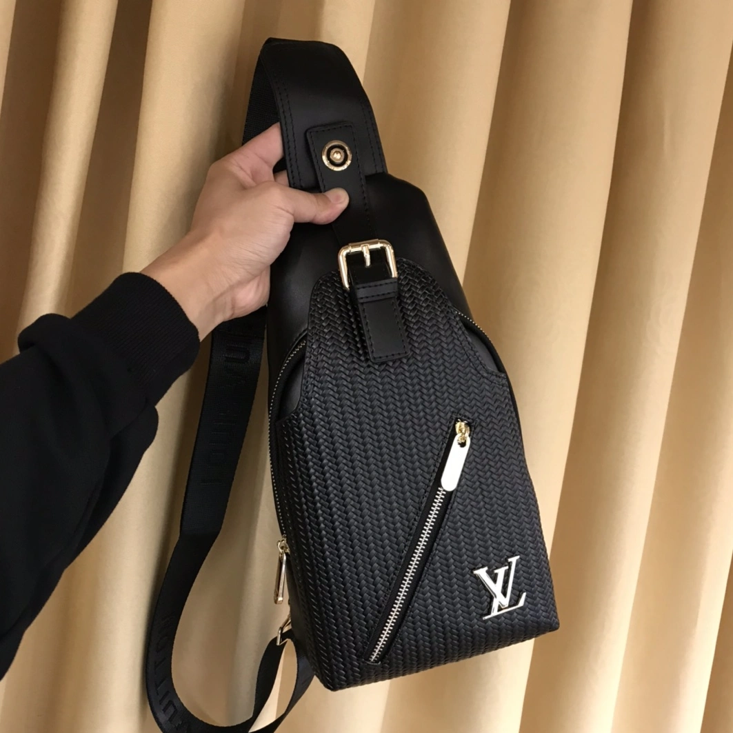 Classic 9601 Louis Vuitton AAA Man Messenger Bags