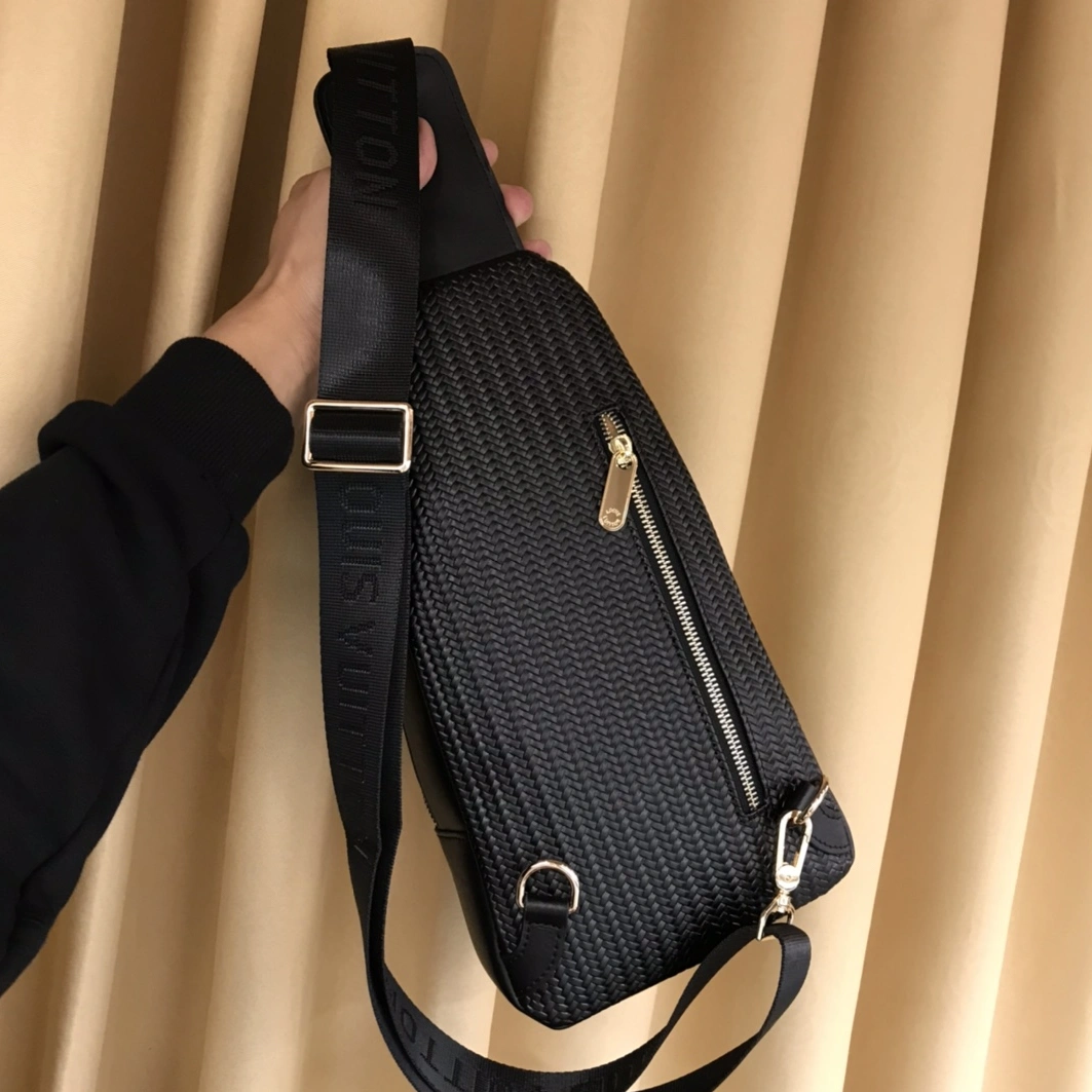 Classic 9601 Louis Vuitton AAA Man Messenger Bags