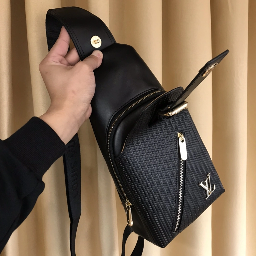 Classic 9601 Louis Vuitton AAA Man Messenger Bags