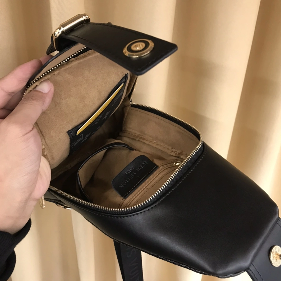 Classic 9601 Louis Vuitton AAA Man Messenger Bags