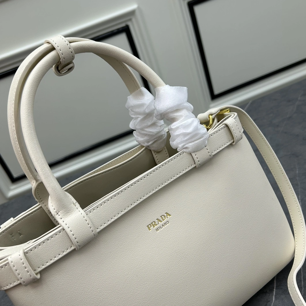 Classic 9668 Prada AAA Quality Handbags For Women