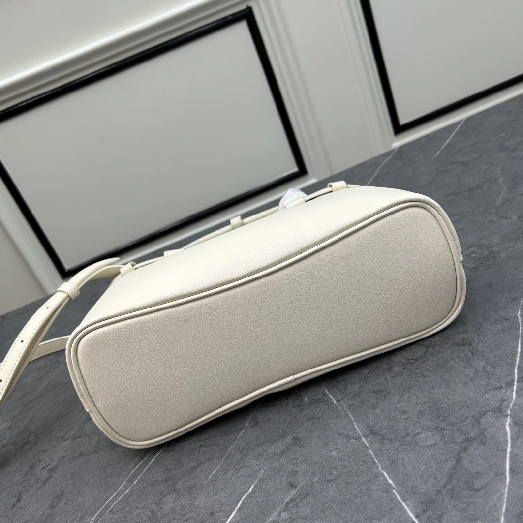 Classic 9668 Prada AAA Quality Handbags For Women