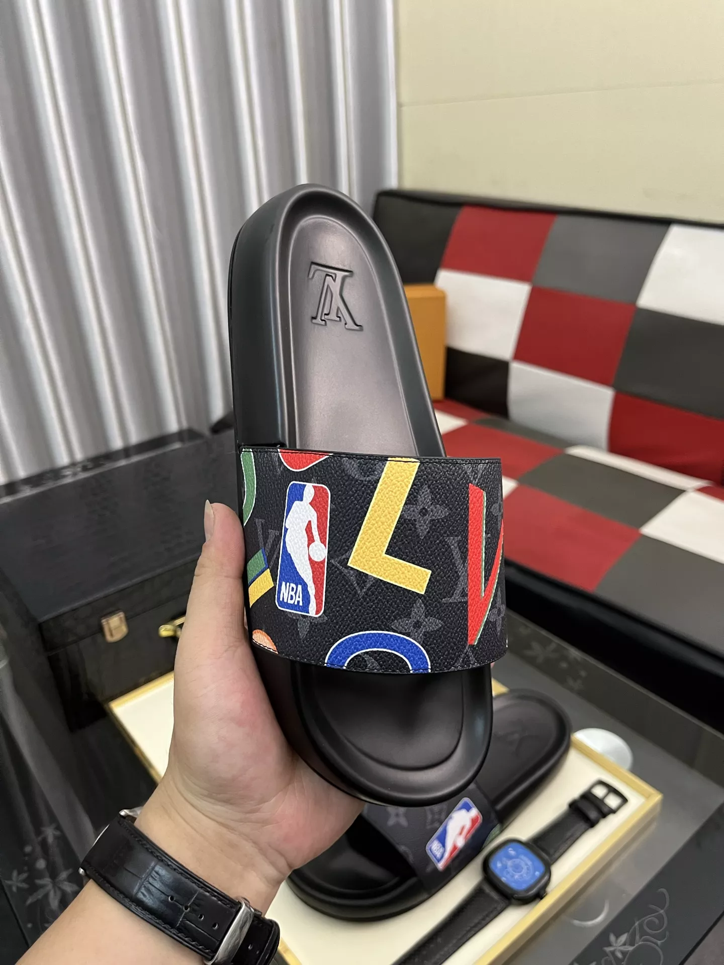 Classic 973 Louis Vuitton Slippers For Men