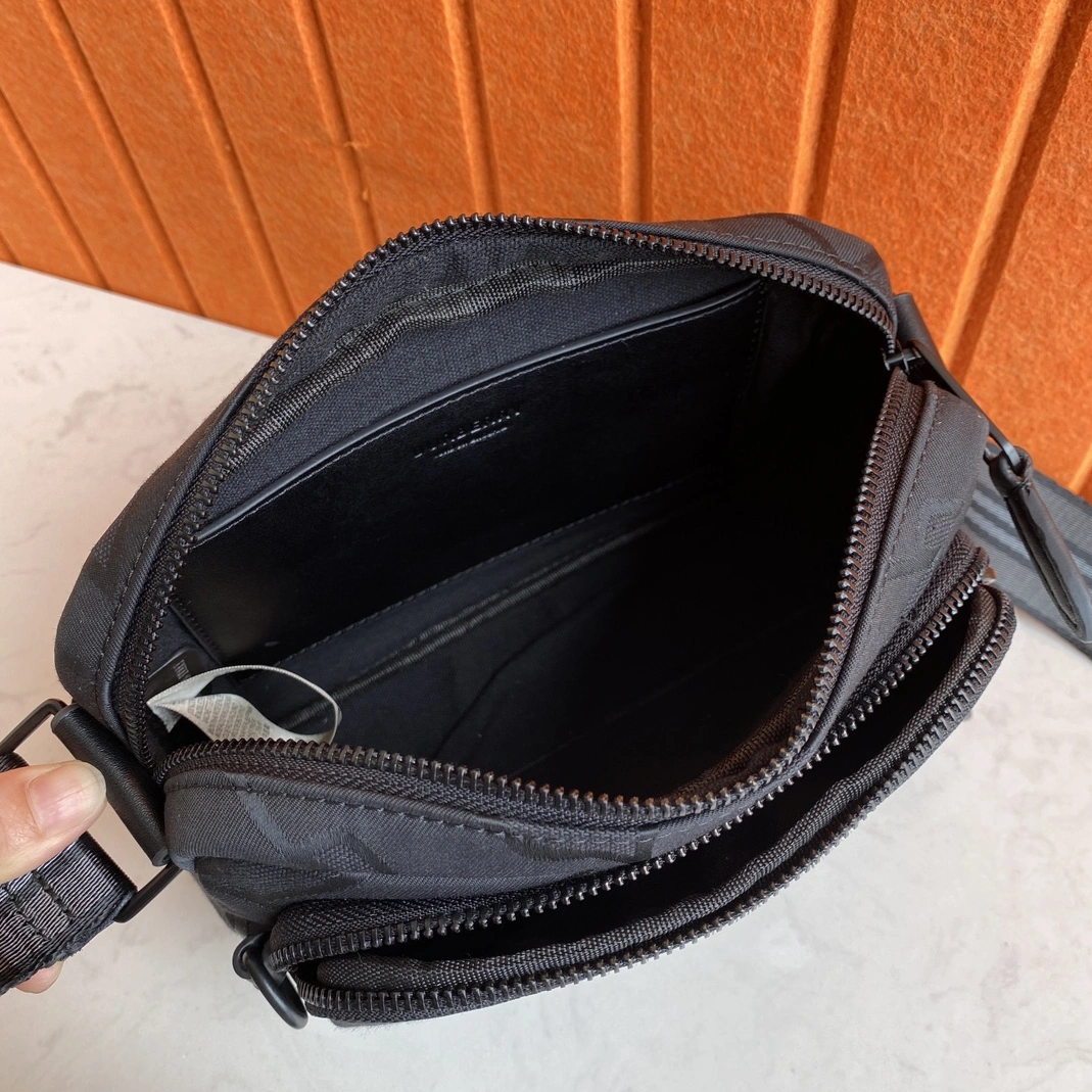 Classic 9751 Burberry AAA Man Messenger Bags