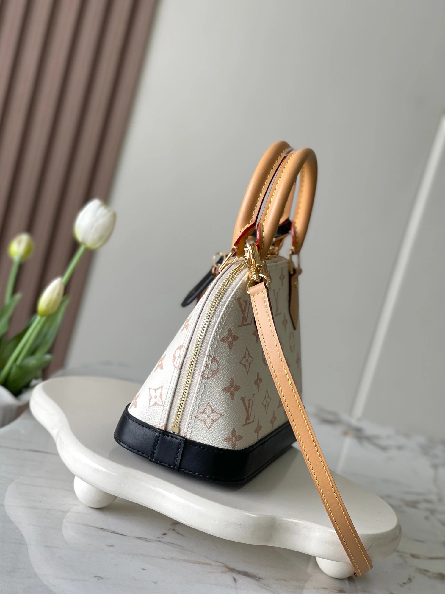 Classic 9809 Louis Vuitton AAA Quality Handbags For Women