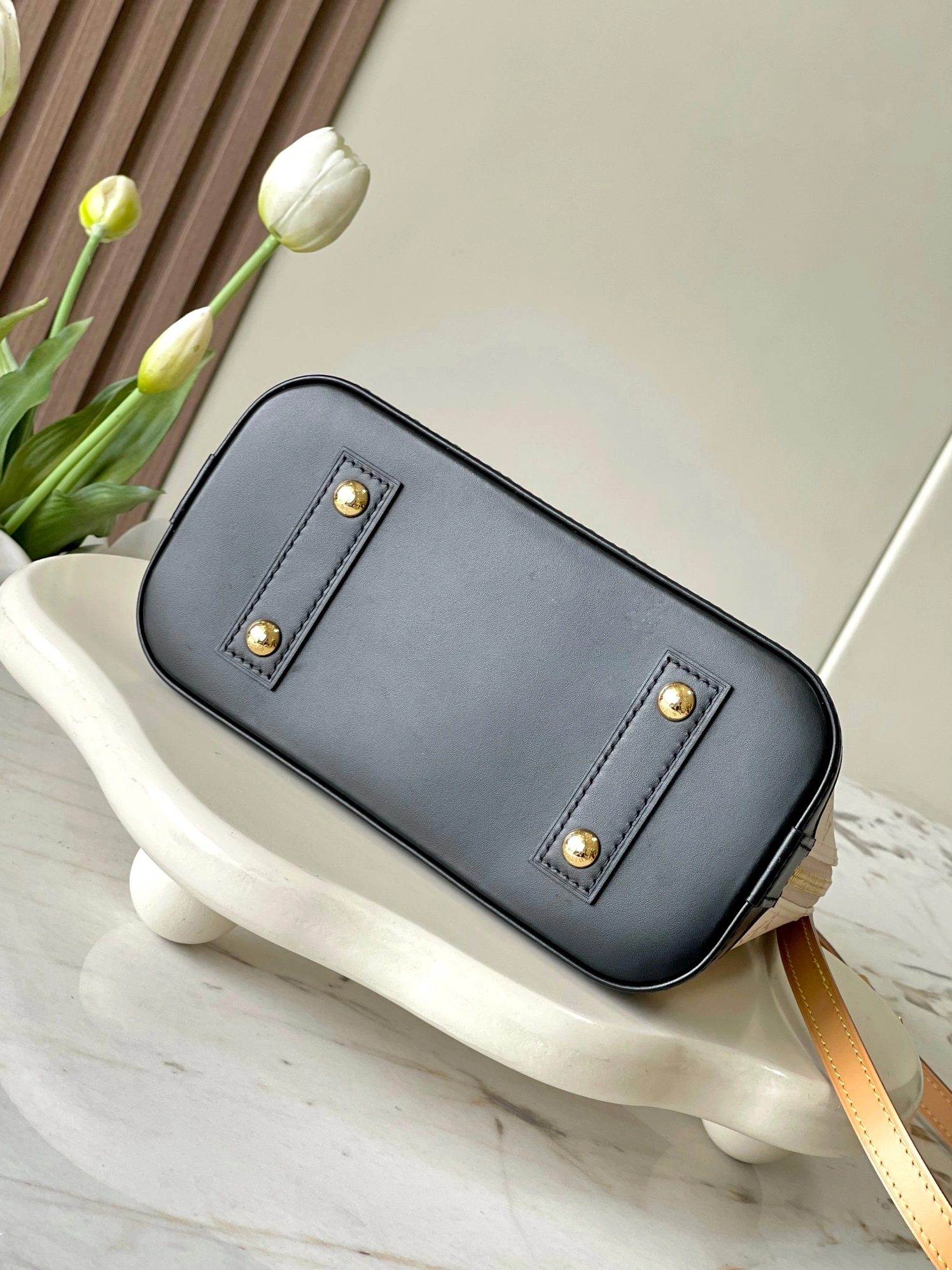 Classic 9809 Louis Vuitton AAA Quality Handbags For Women