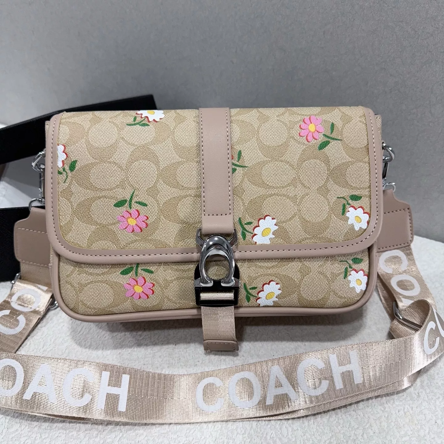 Coach Messenger Bag For Women Lightweight 3788