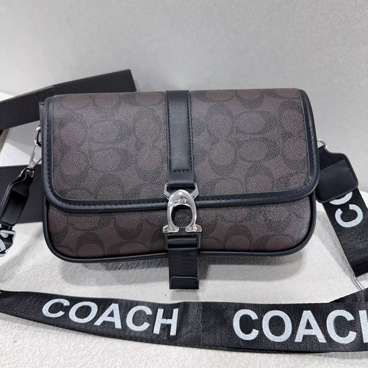 Coach Messenger Bag For Women Trendsetting 5811