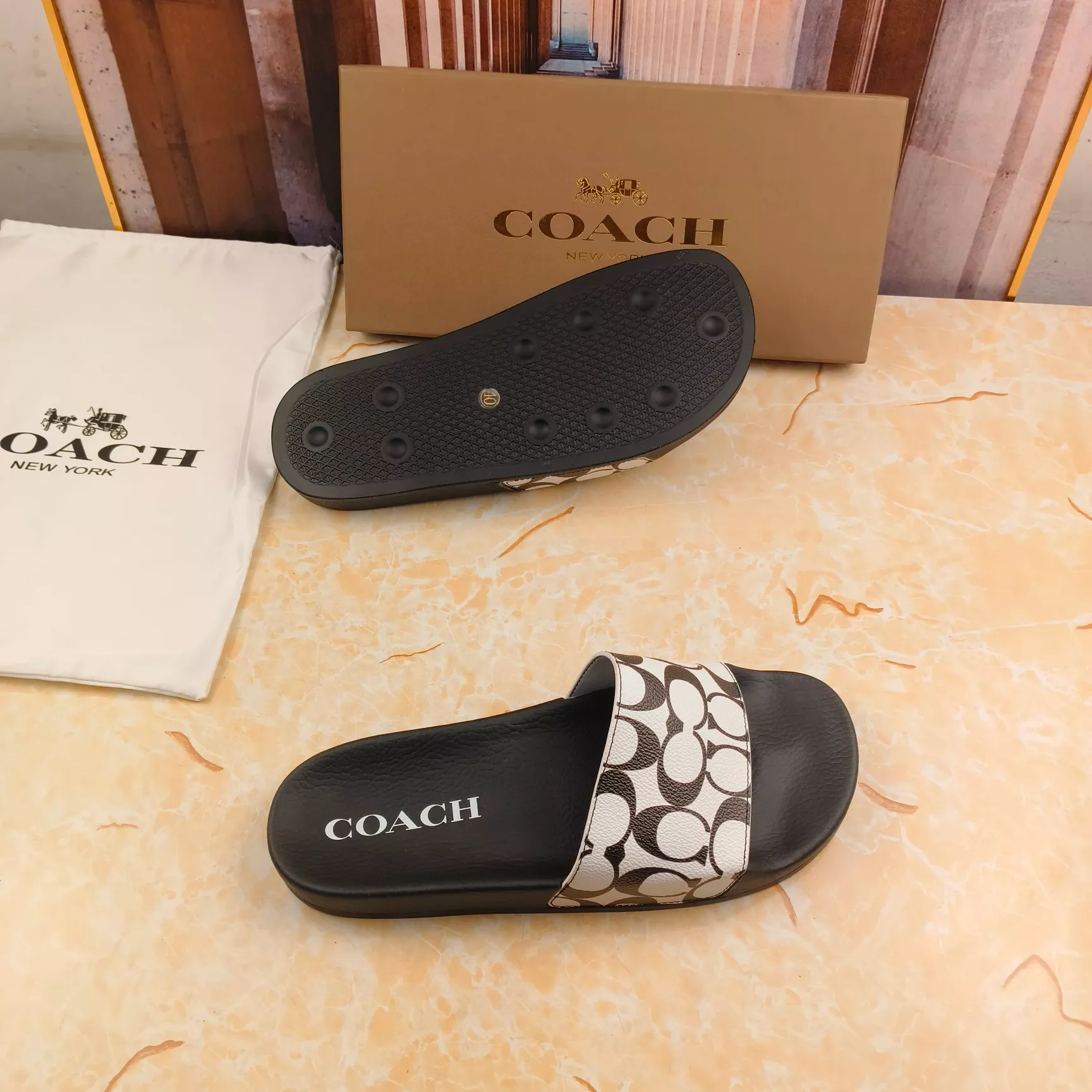 Coach Slippers For Men Durable 4421