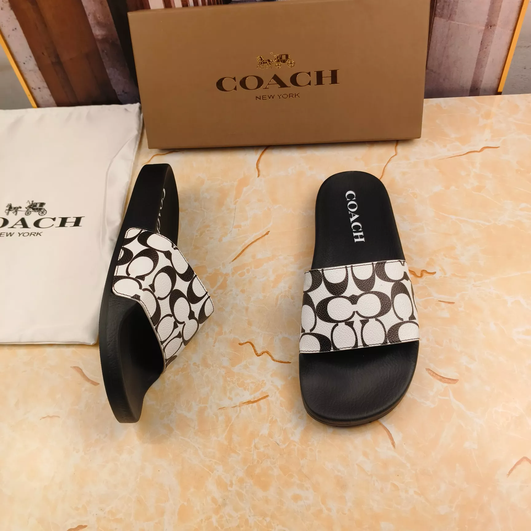 Coach Slippers For Men Durable 4421