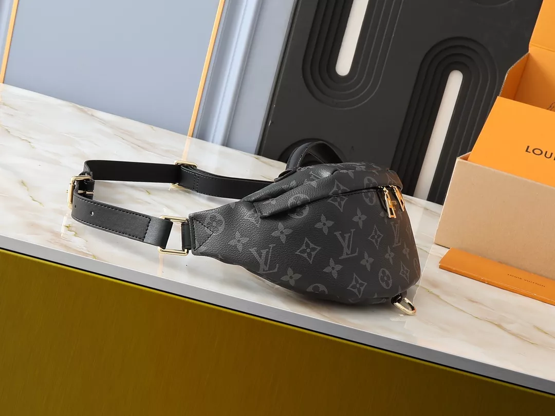 Comfortable 105 Louis Vuitton LV AAA Quality Belt Bags For Unisex