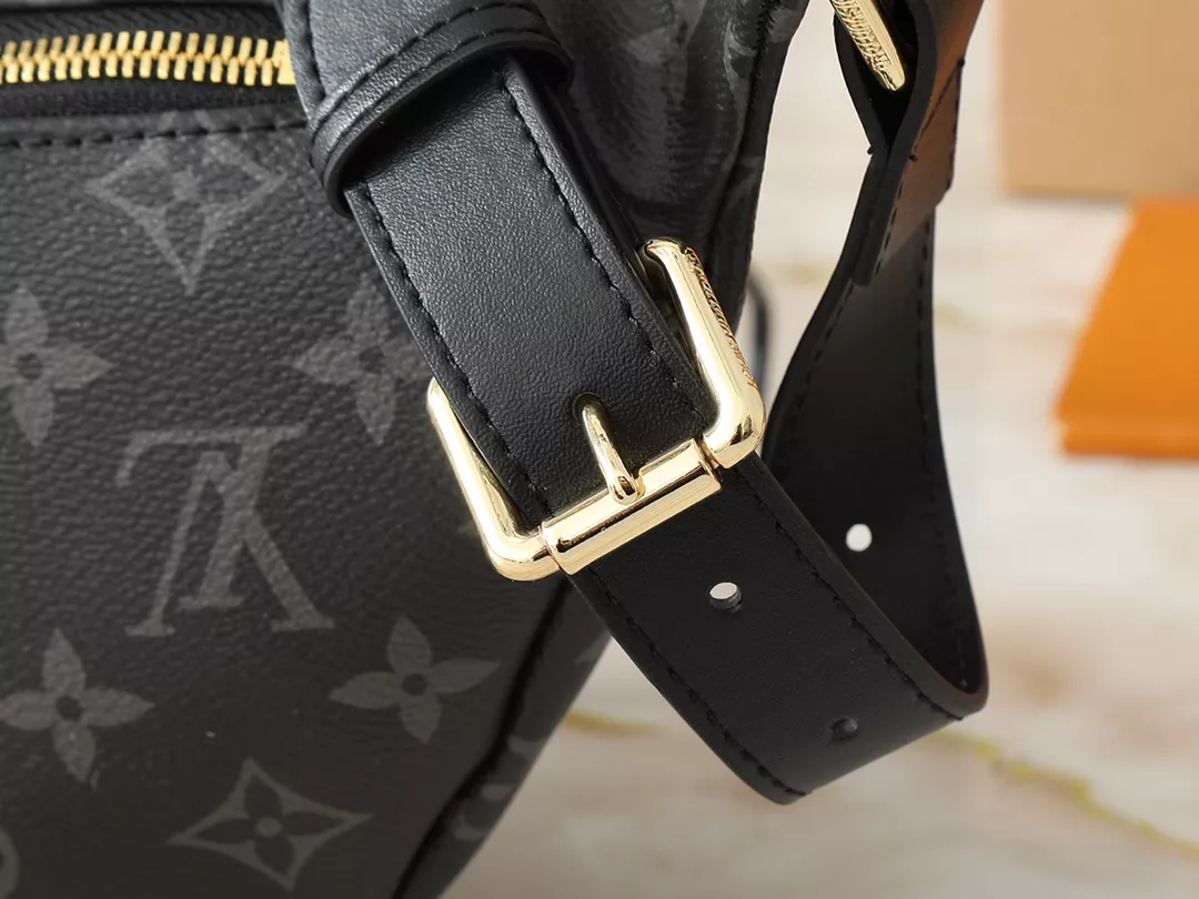 Comfortable 105 Louis Vuitton LV AAA Quality Belt Bags For Unisex