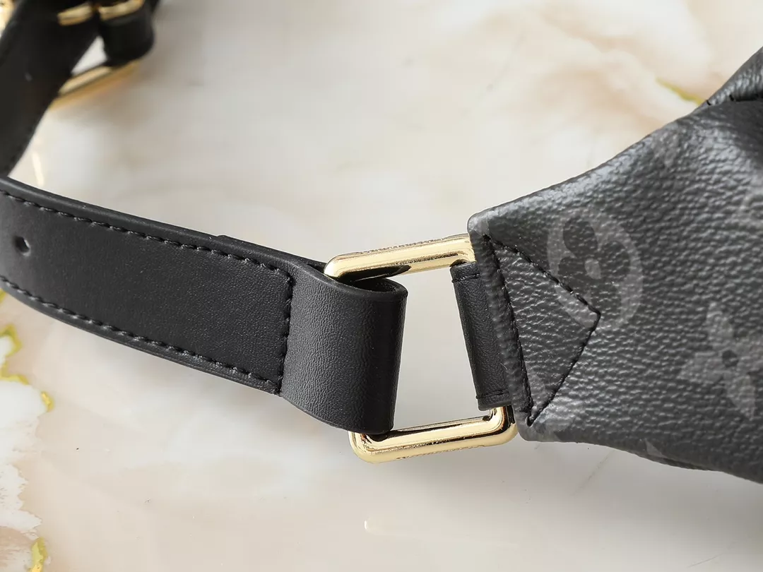 Comfortable 105 Louis Vuitton LV AAA Quality Belt Bags For Unisex