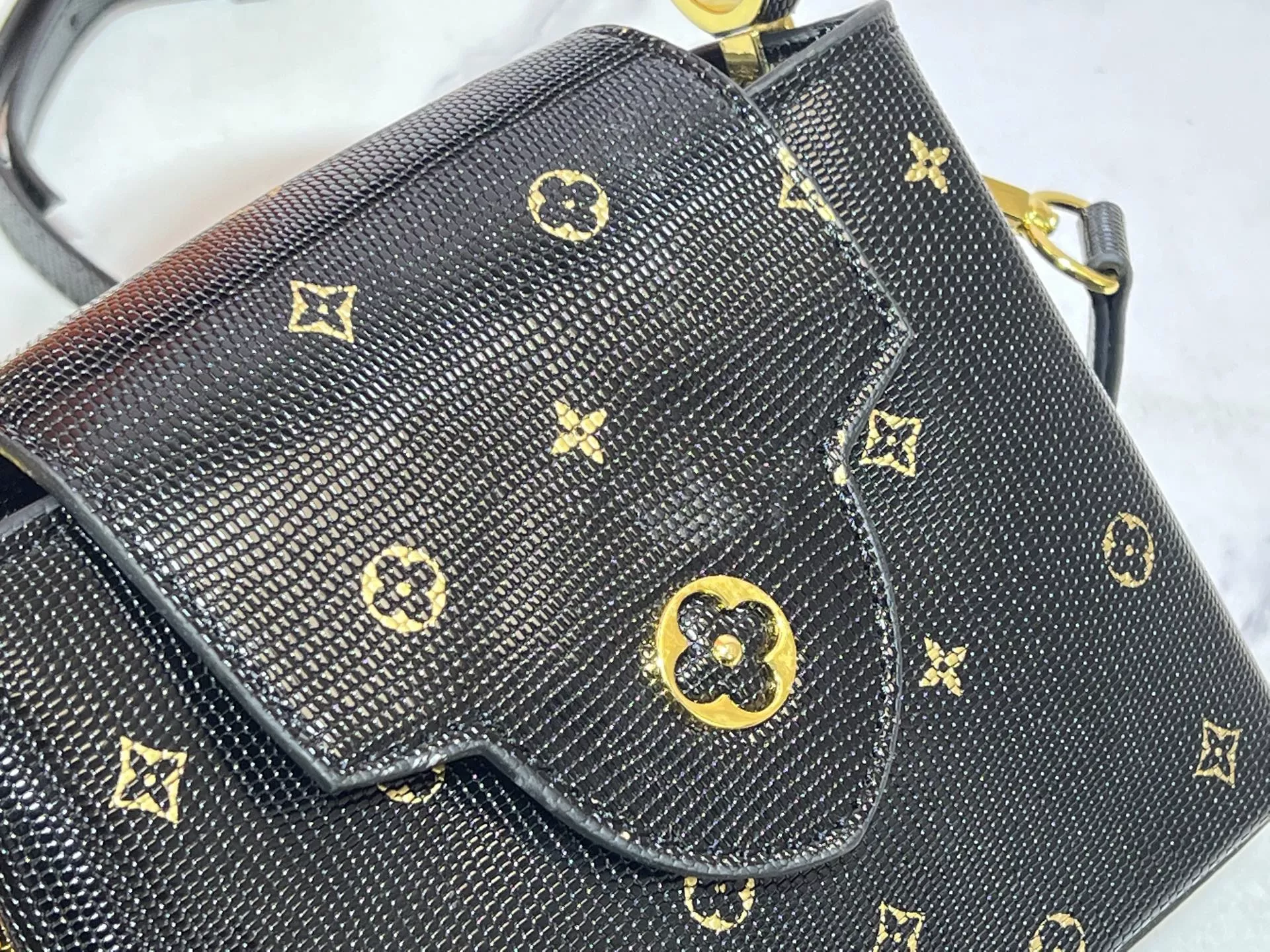 Comfortable 1510 Louis Vuitton AAA Quality Messenger Bags For Women