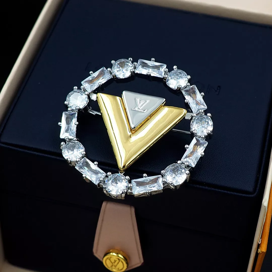 Comfortable 1553 Louis Vuitton LV Brooches For Women