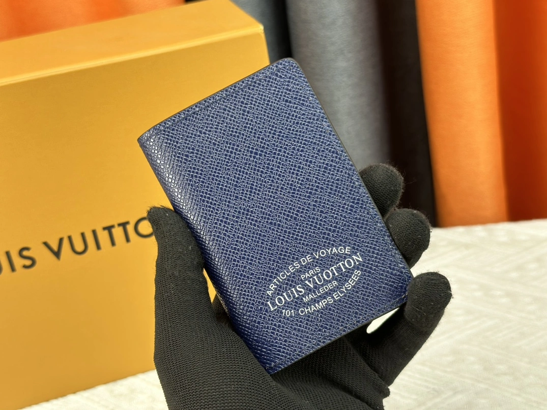 Comfortable 1573 Louis Vuitton LV Card Case In Blue For Unisex