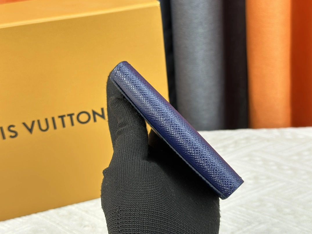 Comfortable 1573 Louis Vuitton LV Card Case In Blue For Unisex