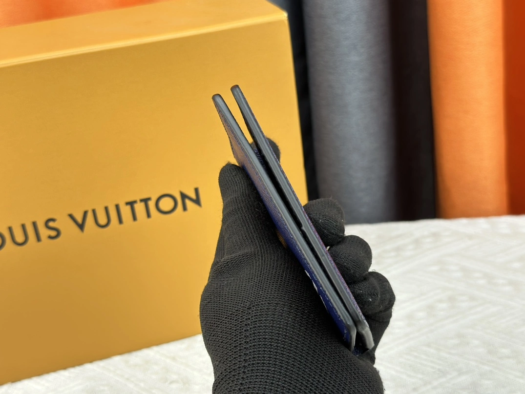 Comfortable 1573 Louis Vuitton LV Card Case In Blue For Unisex