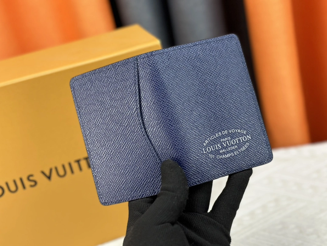 Comfortable 1573 Louis Vuitton LV Card Case In Blue For Unisex