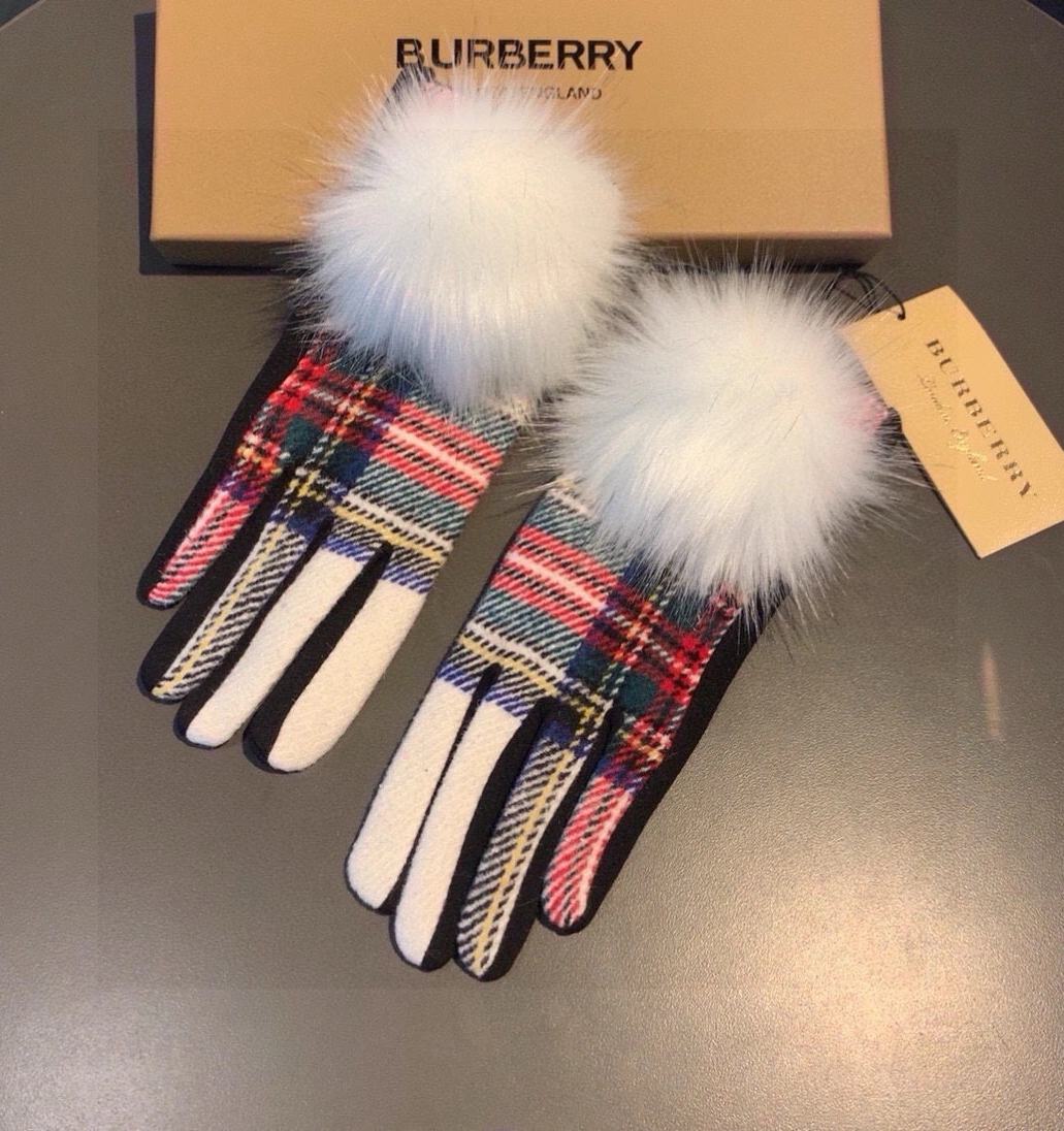 Comfortable 162 Burberry Gloves For Women