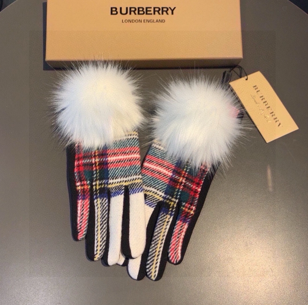Comfortable 162 Burberry Gloves For Women