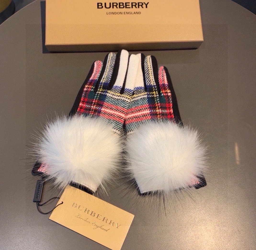Comfortable 162 Burberry Gloves For Women